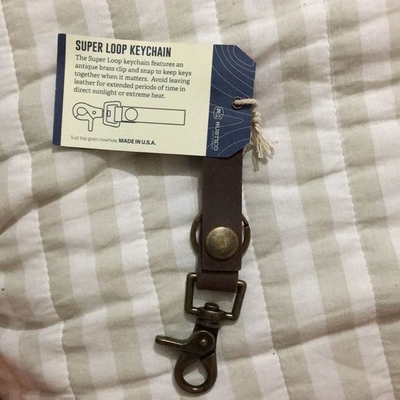 NWT loop keychain - Picture 2 of 7